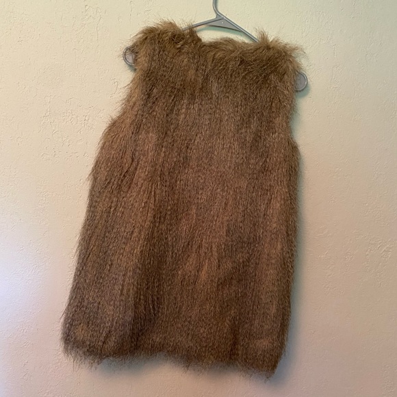 Faux fur vest - Picture 2 of 5